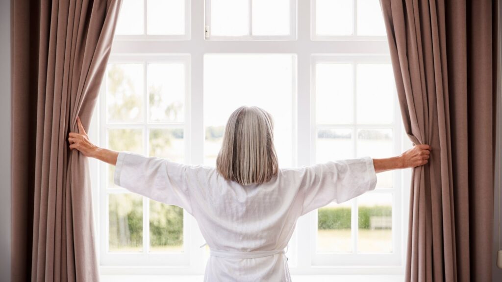 jak dobrac zasłony do sypialni