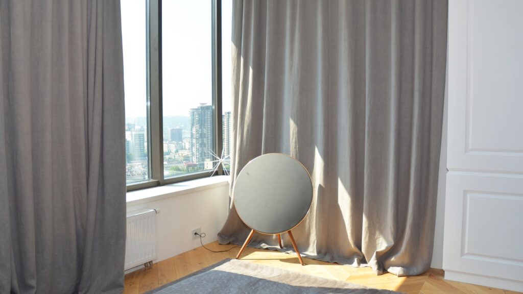 zaslony do malej sypialni