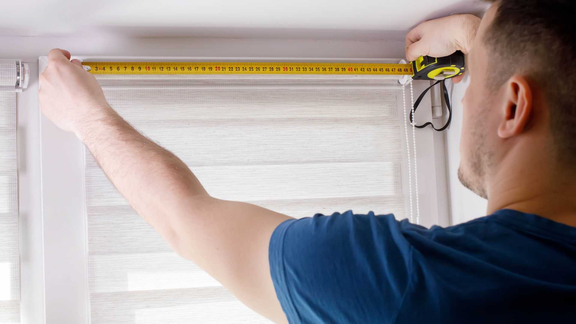 zmierzyć okno pod rolety