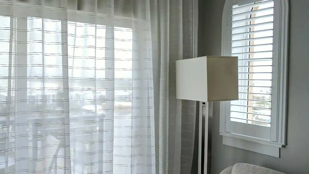 jakie-firanki-wybrac do salonu